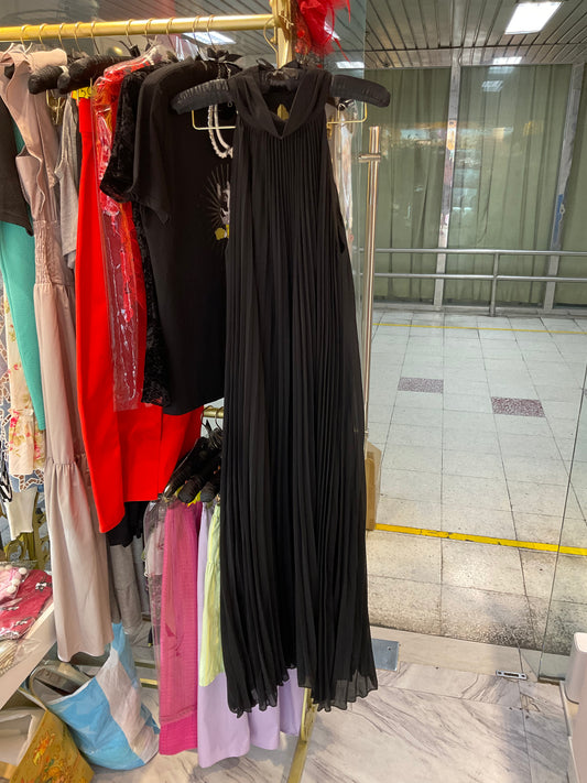 黑色連身裙